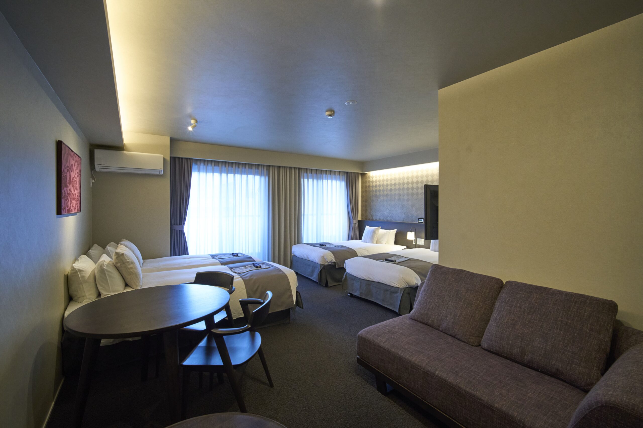 Semi-Suite Room
